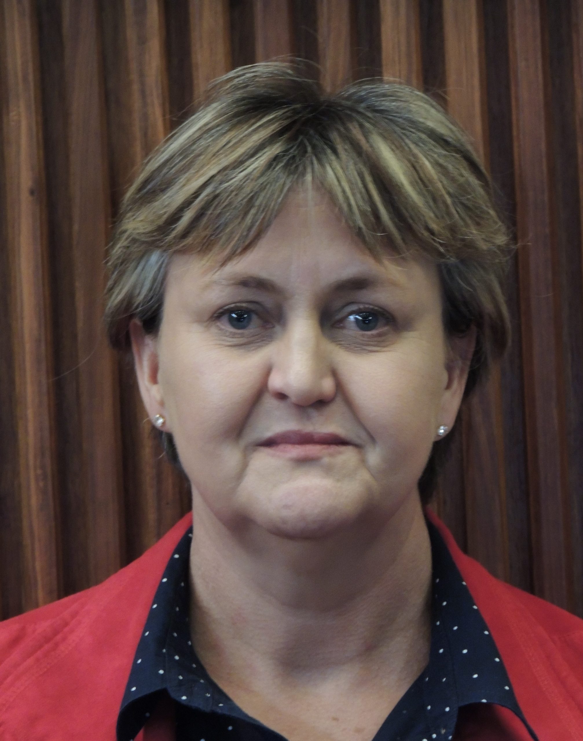 ds Elmien Oosthuizen